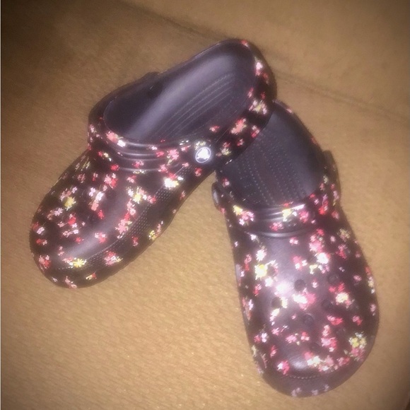New Cherry Blossom Crocks - Picture 1 of 4